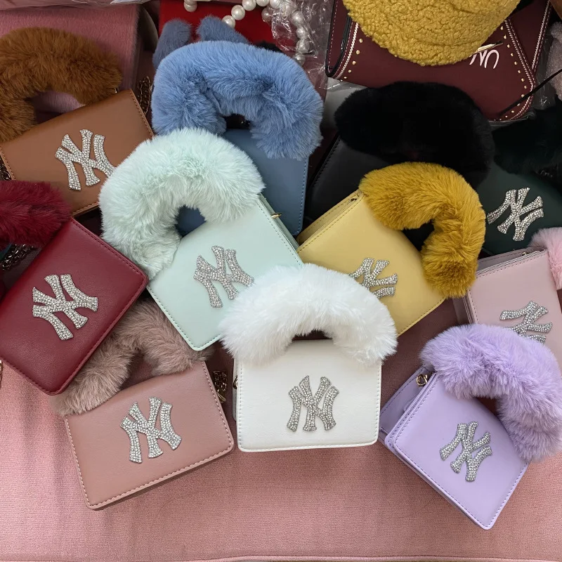 2021 famous brand blue ny fur purse ladies hand bags velvet new york purses, Multi color
2021 famous brand blue ny fur purse ladies hand bags velvet new york purses, Multi color