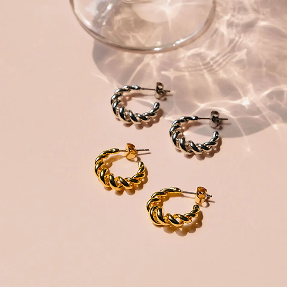 Wholesale womenjewelry 925 sterling silver 18k gold plated hollow twist small round hoop earrings
Wholesale womenjewelry 925 sterling silver 18k gold plated hollow twist small round hoop earrings