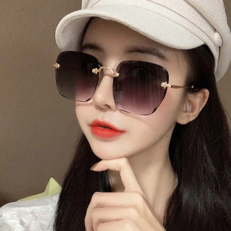 2021 New Rimless Trimmed Trendy Square uv Sunglasses Women luxury trendy Sunglasses Gradient, Custom colors
2021 New Rimless Trimmed Trendy Square uv Sunglasses Women luxury trendy Sunglasses Gradient, Custom colors