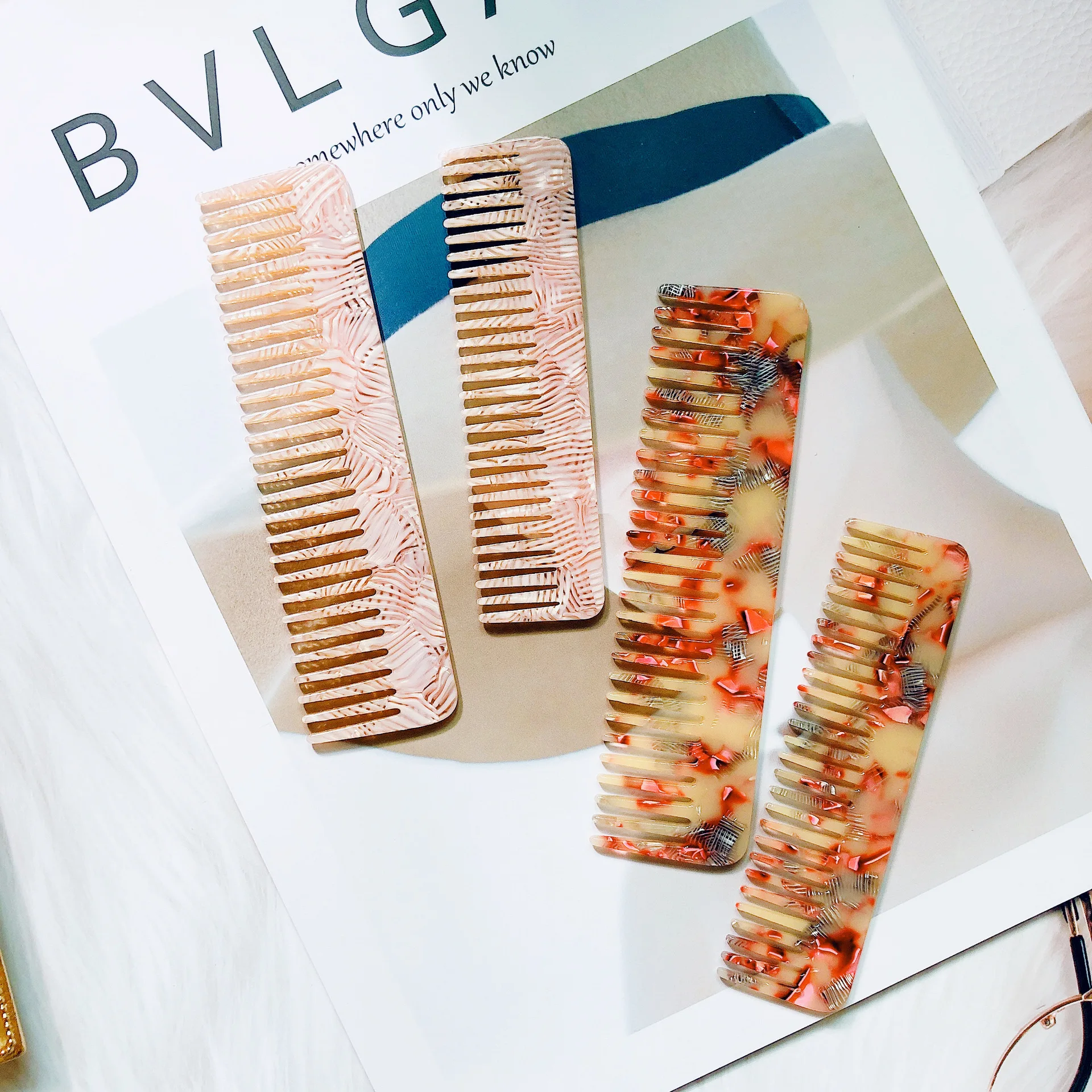Ethnic Style Vintage Acetate Color Acrylic Rectangle Hair Combs Textured Flower Print Resin Cellulose Shell Hair Comb, Picture
Ethnic Style Vintage Acetate Color Acrylic Rectangle Hair Combs Textured Flower Print Resin Cellulose Shell Hair Comb, Picture