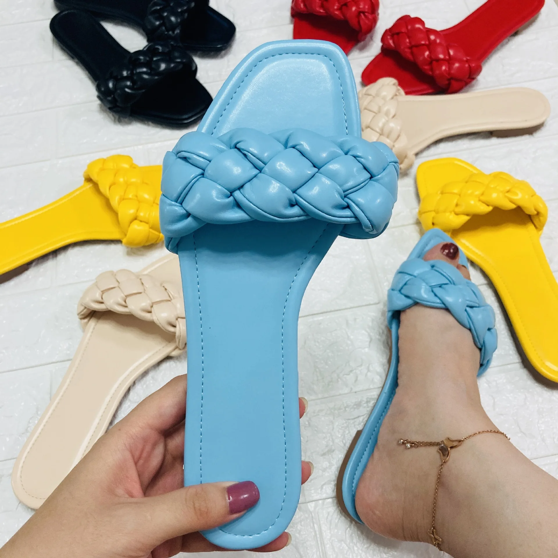 Hot items woven strap women slippers summer holiday casual wear lady flats mules plus size female beach slides sandals
Hot items woven strap women slippers summer holiday casual wear lady flats mules plus size female beach slides sandals