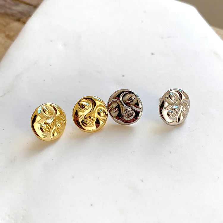 18K Gold Filled Round Shape 925 Sterling Silver Emoj Face Earrings, Gold/ white gold
18K Gold Filled Round Shape 925 Sterling Silver Emoj Face Earrings, Gold/ white gold