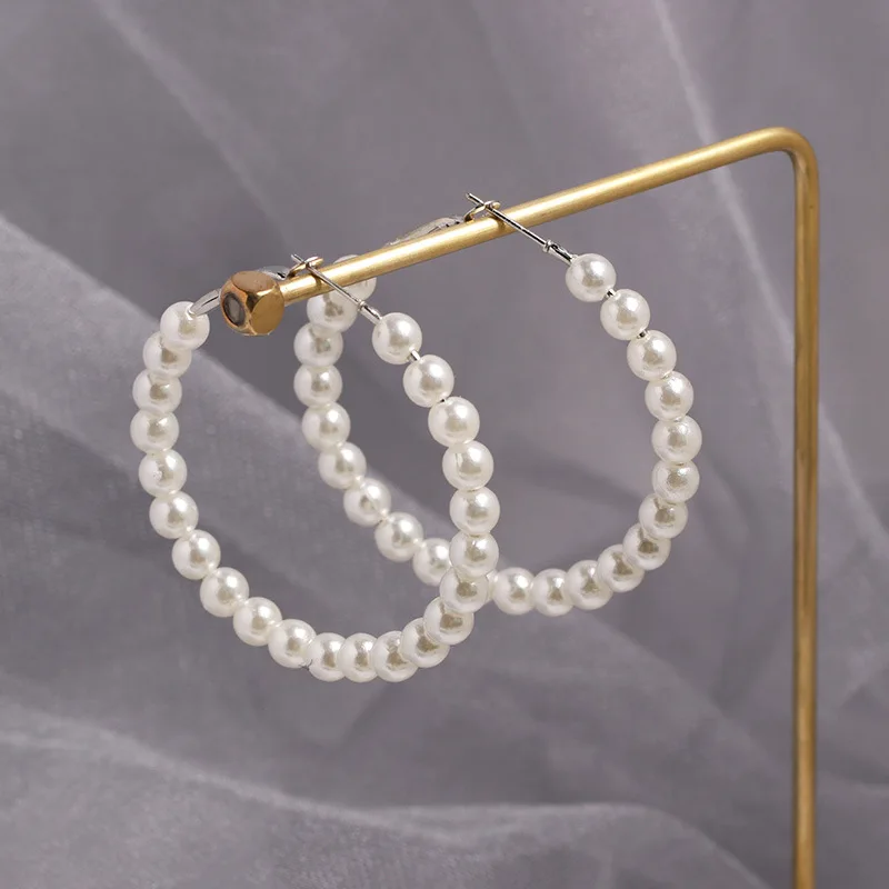 Supplier Korean Alloy Gold Metal Personality Joker Pearl Exaggerated Large Ring Hoop Earring Jewelry For Ladies
Supplier Korean Alloy Gold Metal Personality Joker Pearl Exaggerated Large Ring Hoop Earring Jewelry For Ladies