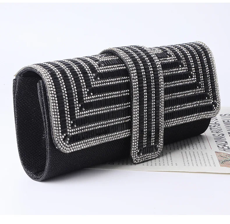 New 2020 Elegant women Leather Card Holder Purse Rhinestone chain ladies' long Handbags zip dinner party bag wallets Clutch Bag, Black,silver
New 2020 Elegant women Leather Card Holder Purse Rhinestone chain ladies' long Handbags zip dinner party bag wallets Clutch Bag, Black,silver