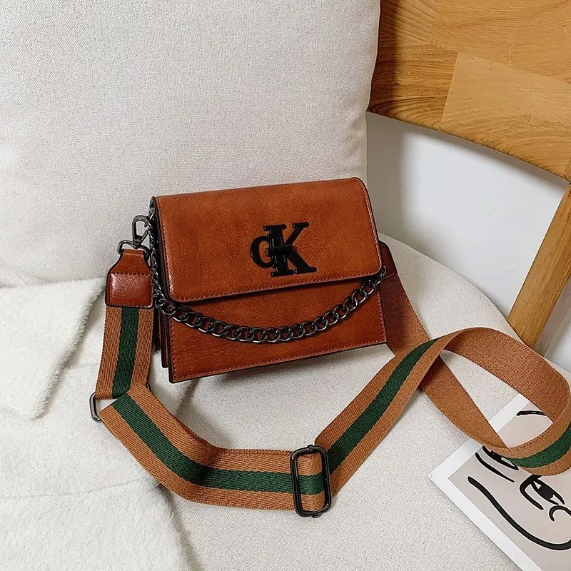 2021 New Famous Designer Wide Strap Shoulder Bags High Quality Chain Messenger Bags Summer Fashion Women Purse and Handbags
2021 New Famous Designer Wide Strap Shoulder Bags High Quality Chain Messenger Bags Summer Fashion Women Purse and Handbags