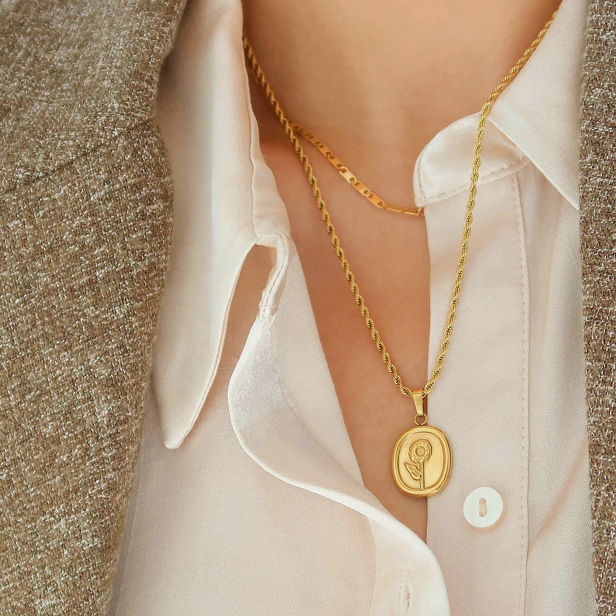 Trendy Titanium Steel Flower Necklace 18K Gold Plating 316l Stainless Steel Round Oval Coin Pendant Necklace Hip Hop Jewelry
Trendy Titanium Steel Flower Necklace 18K Gold Plating 316l Stainless Steel Round Oval Coin Pendant Necklace Hip Hop Jewelry