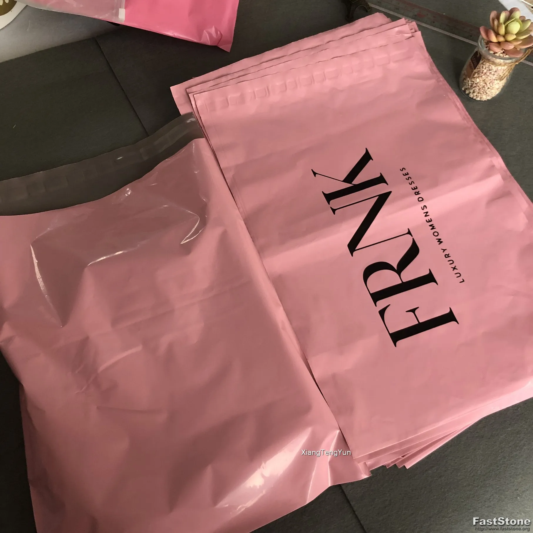 Printed Mailing Bags Strong Self Adhesive Tape shipping bags for clothing, Custom
Printed Mailing Bags Strong Self Adhesive Tape shipping bags for clothing, Custom