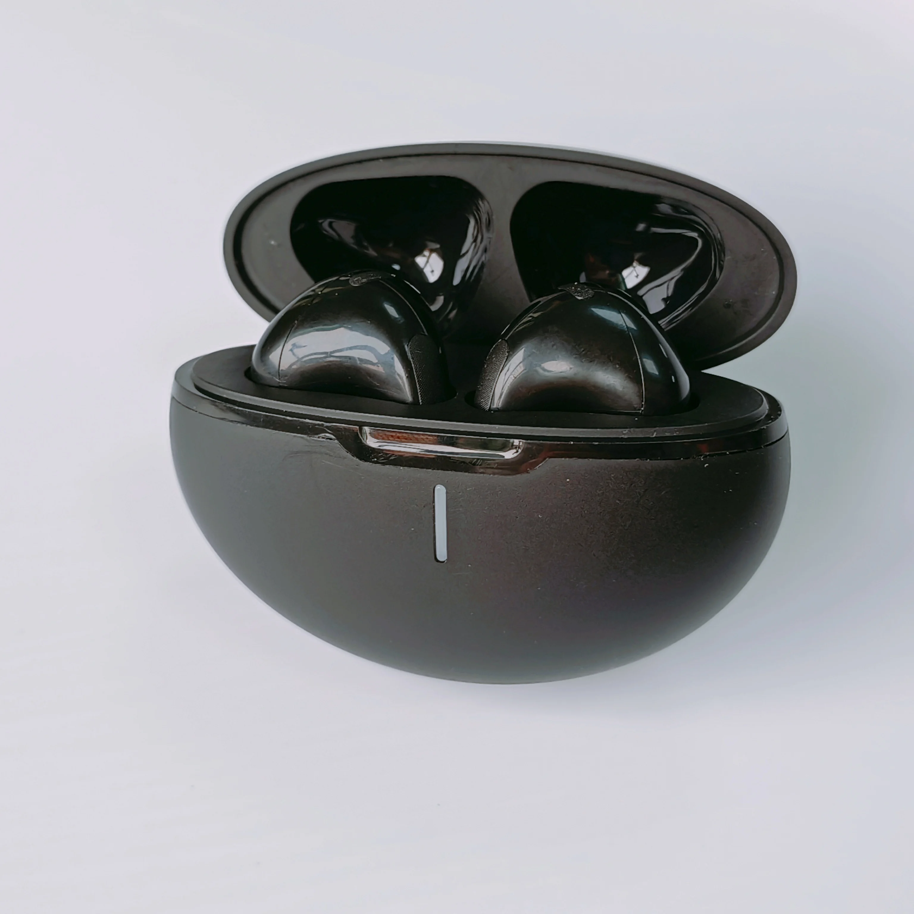 65ms Low Latency high quality super stereo HiFi Sound best mini tws wireless earphones for gaming for bar, Black color
65ms Low Latency high quality super stereo HiFi Sound best mini tws wireless earphones for gaming for bar, Black color