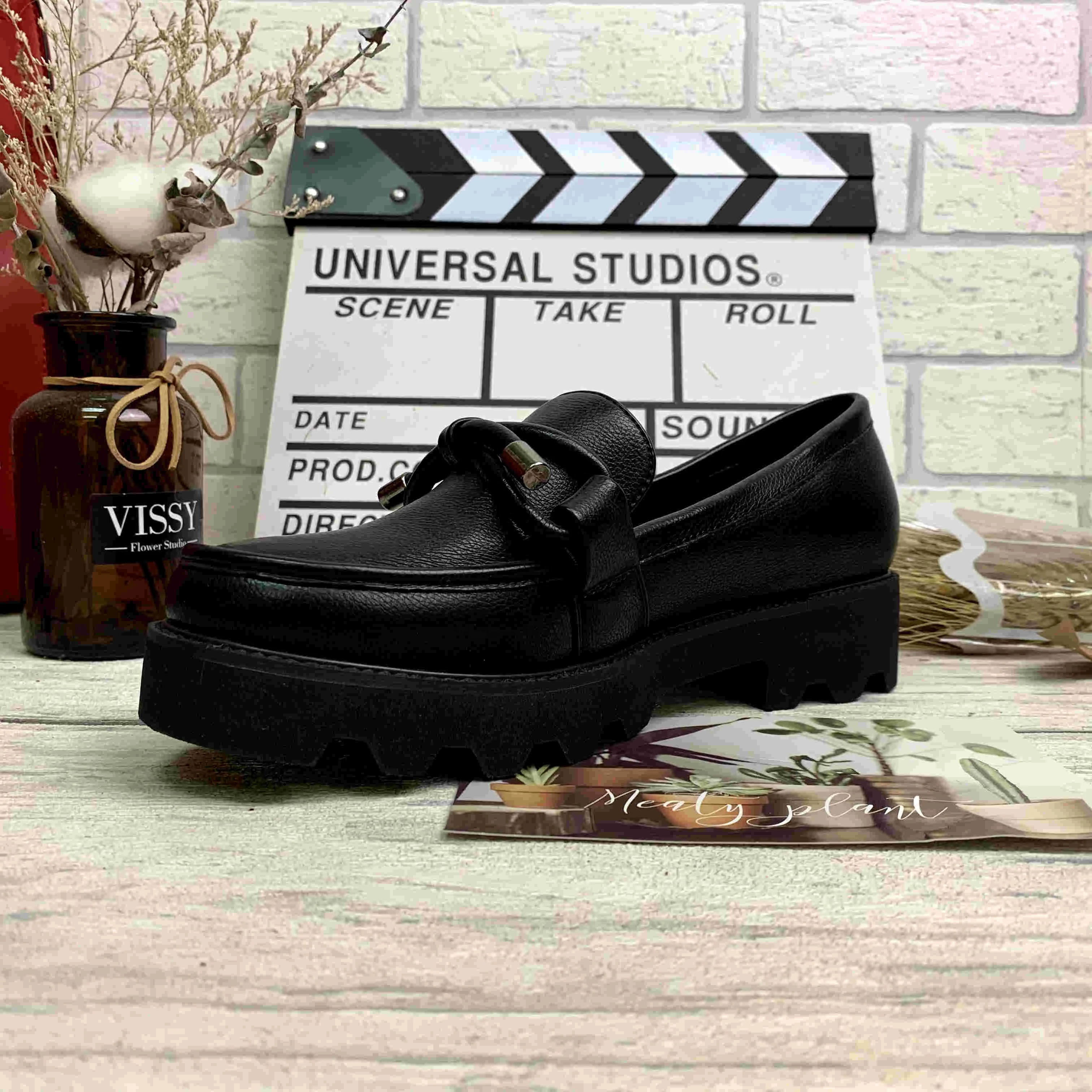 2021 spring new round toe thick bottom lace-up decorative ladies leather shoes European and American large size wholesale, Black
2021 spring new round toe thick bottom lace-up decorative ladies leather shoes European and American large size wholesale, Black
