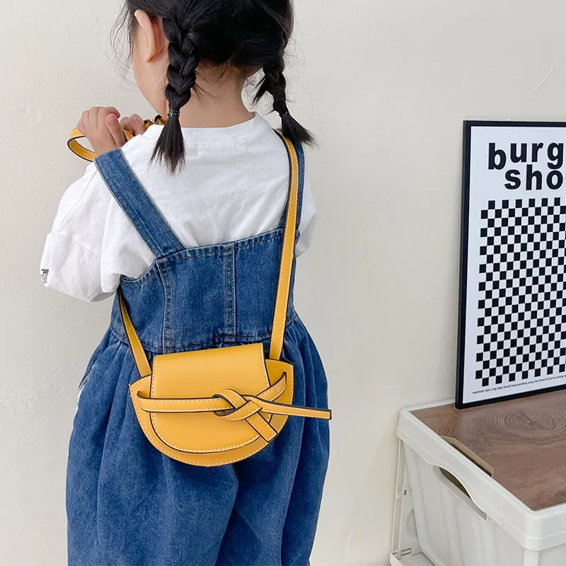 2022 spring and summer new children's saddle bag small fashion girl bow shoulder bag princess shoulder messenger bag
2022 spring and summer new children's saddle bag small fashion girl bow shoulder bag princess shoulder messenger bag