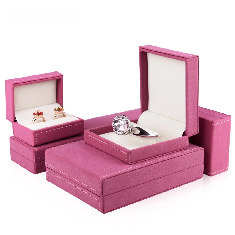 Rose proposal ring box matte leather small exquisite ornaments box earrings necklace bracelet box, White
Rose proposal ring box matte leather small exquisite ornaments box earrings necklace bracelet box, White