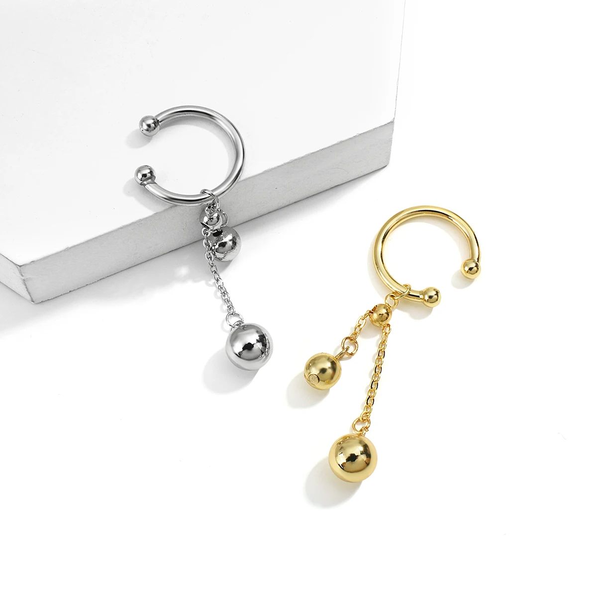 New Fashion C Shape Hoop Circle Ball Pendants Copper Clip-on Earrings Women High Quality Jewelry Trendy Bisuteria
New Fashion C Shape Hoop Circle Ball Pendants Copper Clip-on Earrings Women High Quality Jewelry Trendy Bisuteria