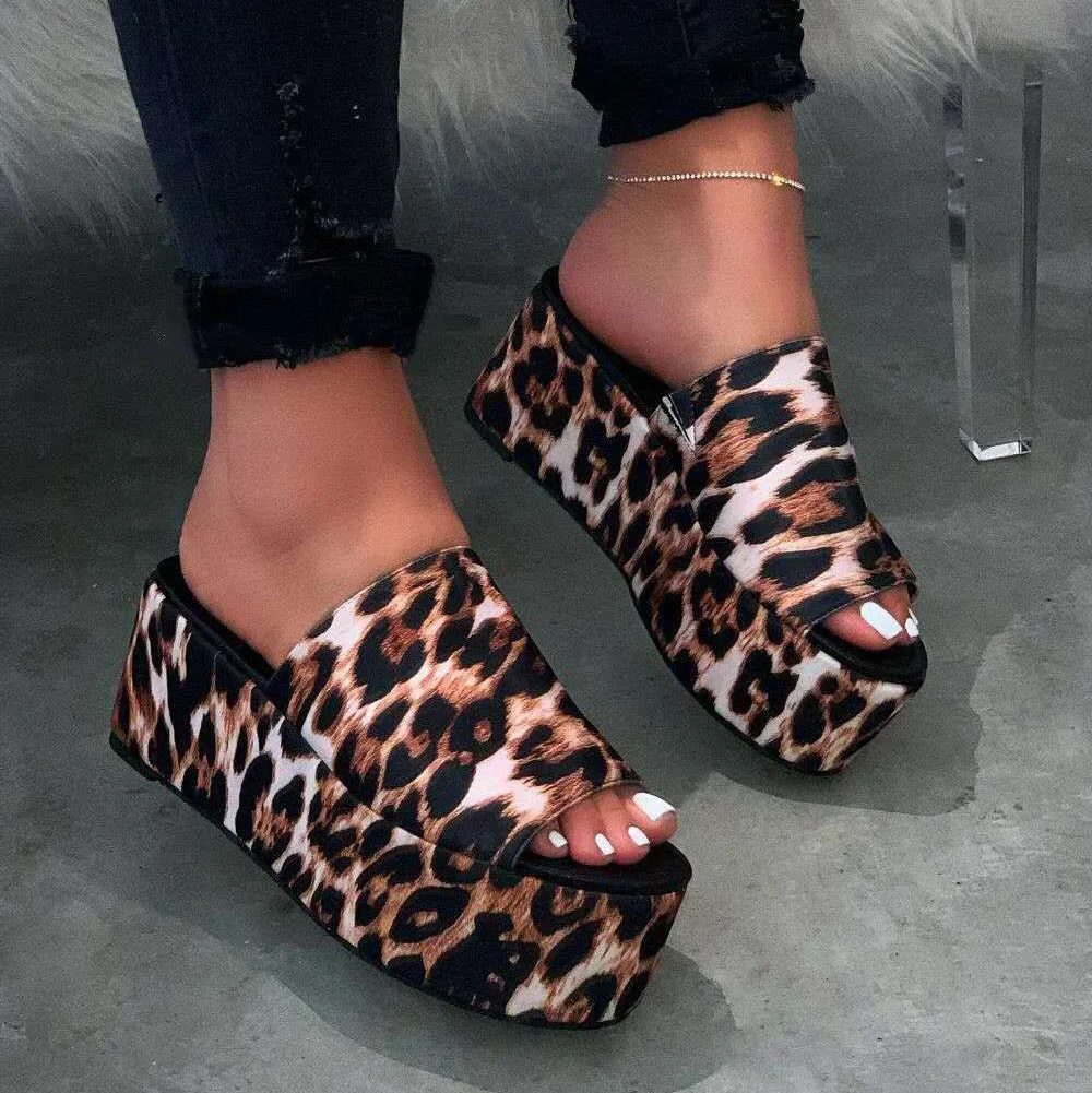 Summer Woman Sandals flat Casual Shoes Platform Ladies Slip On Women Comfort Fashion Plus Size women sandals, Picture
Summer Woman Sandals flat Casual Shoes Platform Ladies Slip On Women Comfort Fashion Plus Size women sandals, Picture