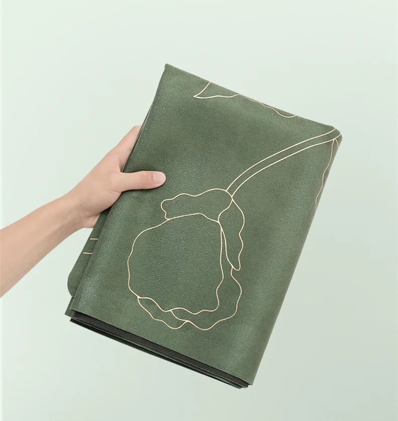 Silk Screen Golden Printing Towel Yoga Mat Thin Light Suede Yoga Mat Custom Wholesale
Silk Screen Golden Printing Towel Yoga Mat Thin Light Suede Yoga Mat Custom Wholesale