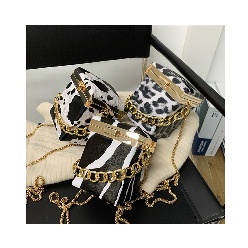 Women Trendy Animal Prints Box Square Handbag Luxury Metal Fine Chain Shoulder Bag Elegant Zebra Pattern Crossbody Messenger Bag
Women Trendy Animal Prints Box Square Handbag Luxury Metal Fine Chain Shoulder Bag Elegant Zebra Pattern Crossbody Messenger Bag