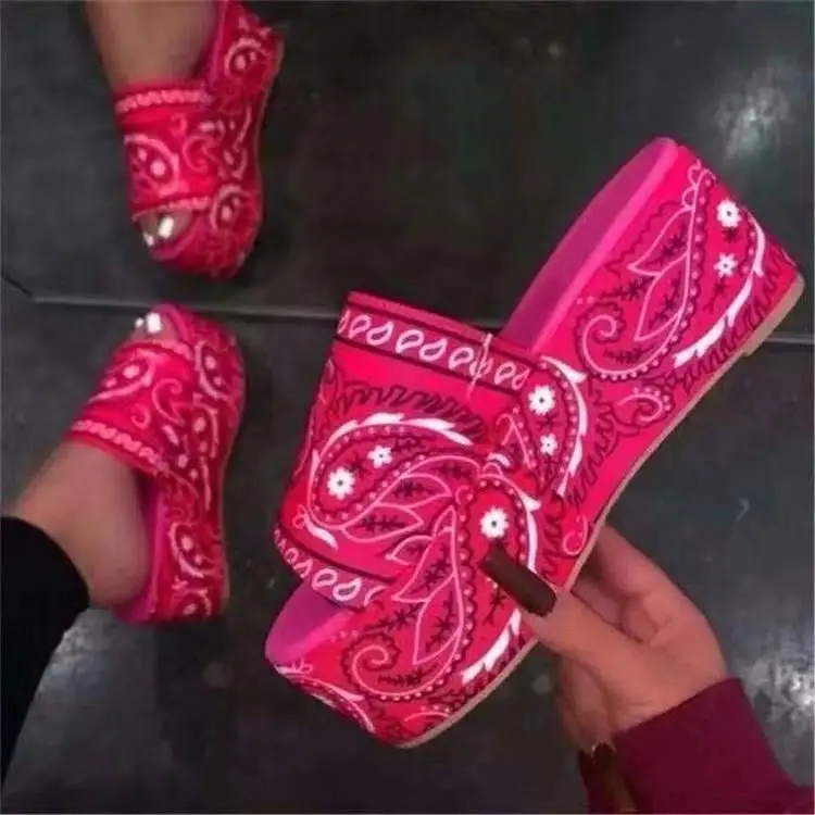 2021 Latest women thick heels candy color satin plus size slippers highstreet style slides slip on sandals, As picture
2021 Latest women thick heels candy color satin plus size slippers highstreet style slides slip on sandals, As picture