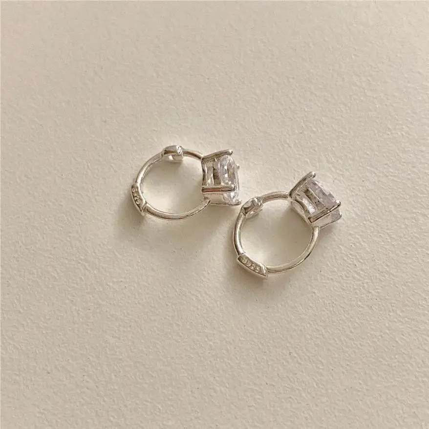 VIANRLA 925 Sterling Silver Round Zircon Stud Earrings With Simple Design Fashion Jewelry Dropshipping
VIANRLA 925 Sterling Silver Round Zircon Stud Earrings With Simple Design Fashion Jewelry Dropshipping