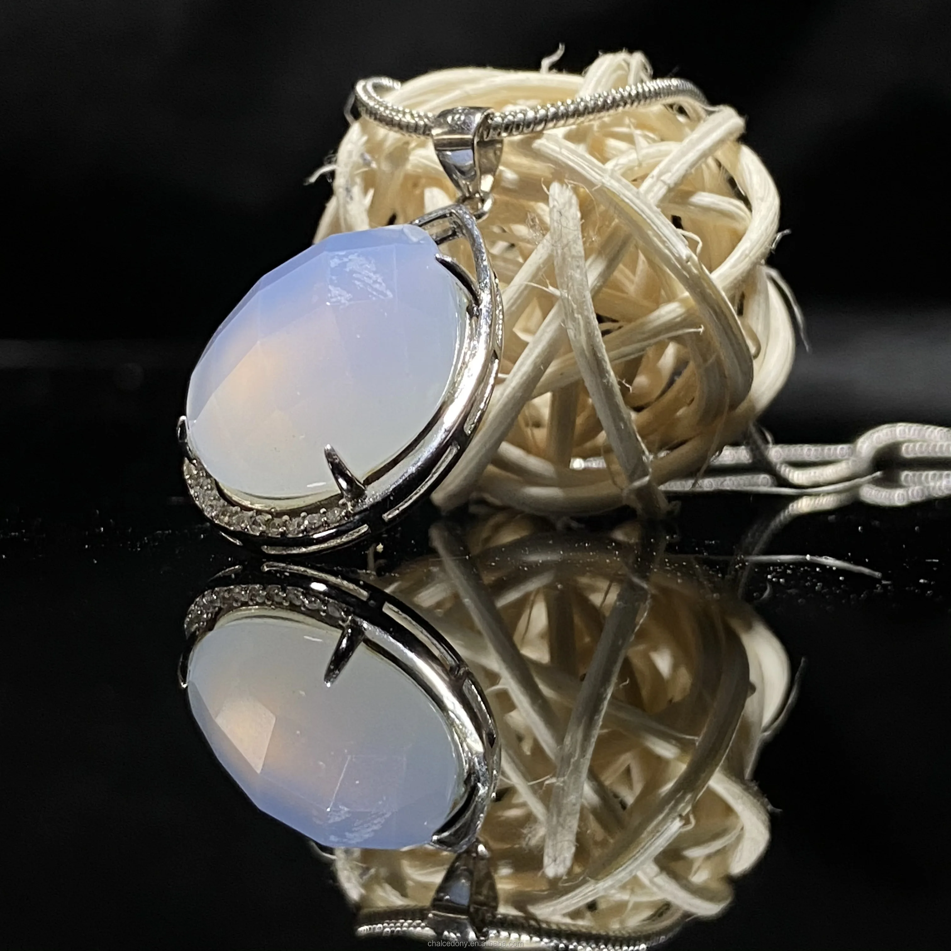 Chalcedony Gemstone Pendants Natural Crystal Healing Stone of Communication Aid Calming Soothing Energy to Relax, Natural blue
Chalcedony Gemstone Pendants Natural Crystal Healing Stone of Communication Aid Calming Soothing Energy to Relax, Natural blue
