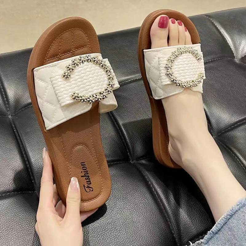 2023 the new slippers were worn by women in summer and the Korean version of ins soft beach soft sandals and slippers were
2023 the new slippers were worn by women in summer and the Korean version of ins soft beach soft sandals and slippers were