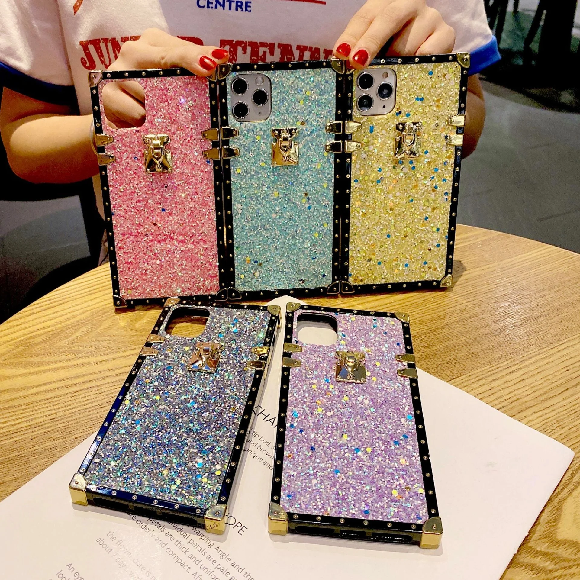 Accept small order women luxury anti-fall fashion luminous glitter square phone case for iphone 11 pro max
Accept small order women luxury anti-fall fashion luminous glitter square phone case for iphone 11 pro max