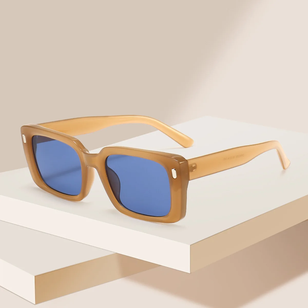 New fashion trend sunglasses personality couple anchor street shooting sunglasses cross-border driver driving glasses
New fashion trend sunglasses personality couple anchor street shooting sunglasses cross-border driver driving glasses