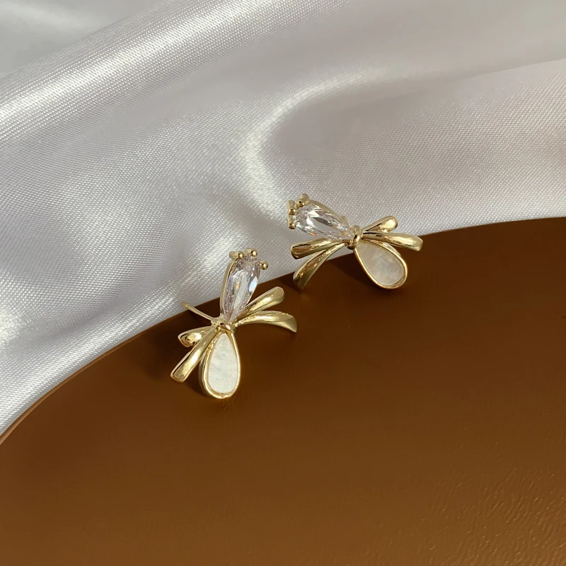 Vershal D-27 New Arrival 18k Gold Plated Elegant Zircon Shell Bowknot Stud Earrings For Women
Vershal D-27 New Arrival 18k Gold Plated Elegant Zircon Shell Bowknot Stud Earrings For Women