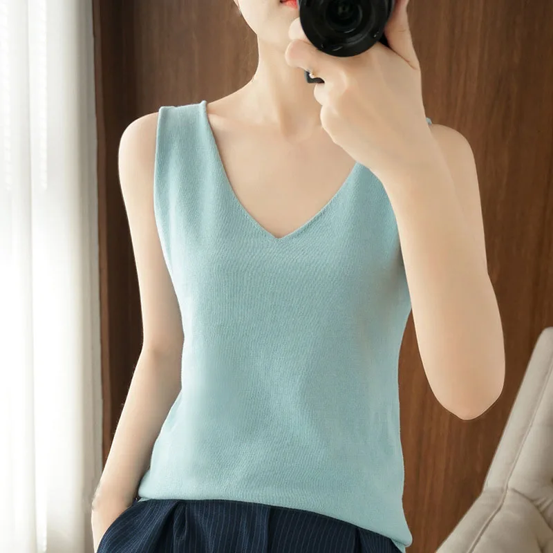2021 100% Cotton Sleeveless Solid Color Comfortable Plus Size V-neck Anti-wrinkle Breathable New Women's Vest
2021 100% Cotton Sleeveless Solid Color Comfortable Plus Size V-neck Anti-wrinkle Breathable New Women's Vest