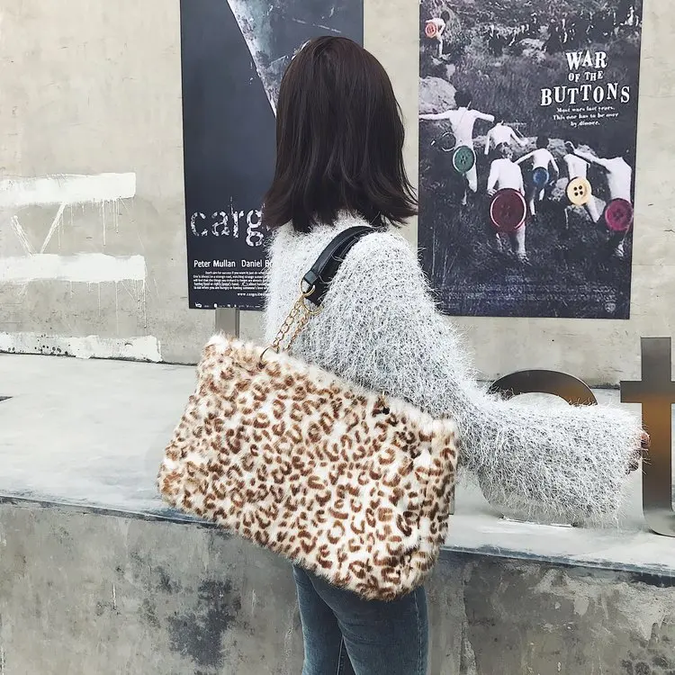 Autumn And Winter Fashion Elegant Plush Shoulder Bag Evening Dinner Bag Clutch Bag, Picture
Autumn And Winter Fashion Elegant Plush Shoulder Bag Evening Dinner Bag Clutch Bag, Picture