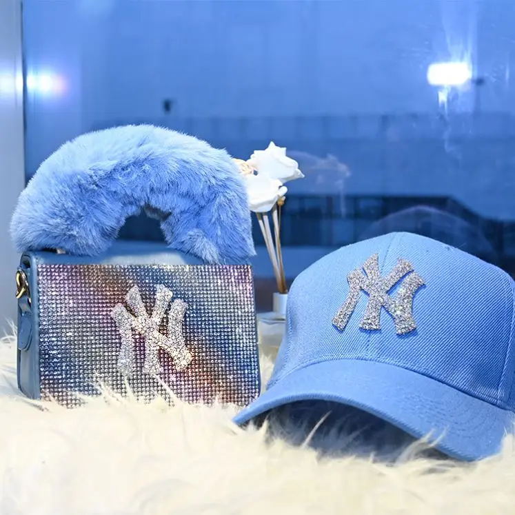 2021 Trendy Diamond Logo Bucket Purses and Handbags with Matching Bling Hat Fashion Meassenger Wholesale NY Hat and Purse Set, Customizable
2021 Trendy Diamond Logo Bucket Purses and Handbags with Matching Bling Hat Fashion Meassenger Wholesale NY Hat and Purse Set, Customizable
