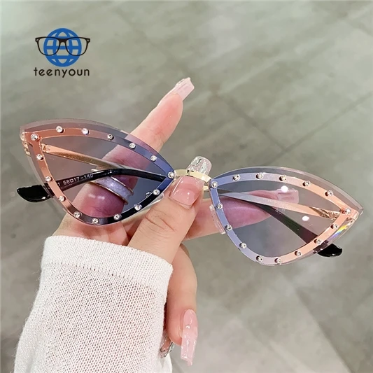 Teenyoun Diamond Rhinestone Cat Eye Metal Small Frame Women Unique Studded Ocean Piece Gradient Sun Glasses Sunglasses
Teenyoun Diamond Rhinestone Cat Eye Metal Small Frame Women Unique Studded Ocean Piece Gradient Sun Glasses Sunglasses