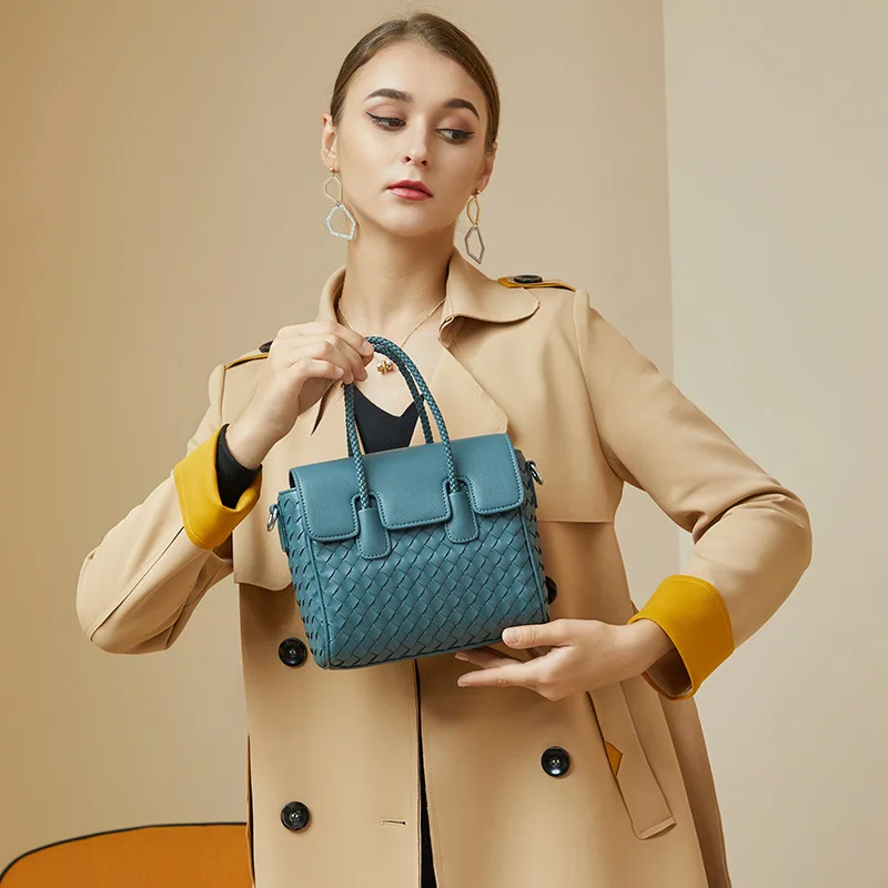 Designer Luxury Woven Leather Ladies Small Shoulder Bag Women Square Handbag
Designer Luxury Woven Leather Ladies Small Shoulder Bag Women Square Handbag