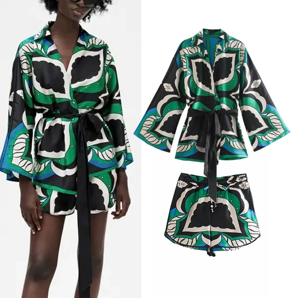 Trending Products 2021 New Arrivals Designer Clothes Long Sleeve Belt Blouse 2 Piece Shorts Set Women
Trending Products 2021 New Arrivals Designer Clothes Long Sleeve Belt Blouse 2 Piece Shorts Set Women