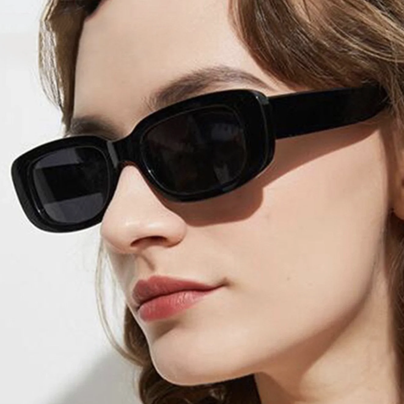 European American trend small frame sunglasses women square sunglasses olive green dazzling color INS hot sunglasses
European American trend small frame sunglasses women square sunglasses olive green dazzling color INS hot sunglasses