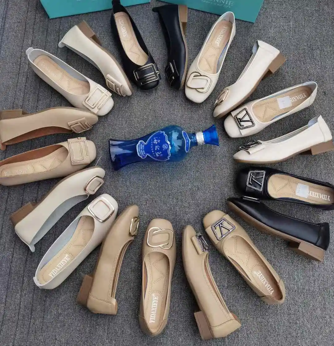 Cheap Mixed Stock Wholesale Ladies Flats PU Casual Slip On comfortable Shoes for Women
Cheap Mixed Stock Wholesale Ladies Flats PU Casual Slip On comfortable Shoes for Women