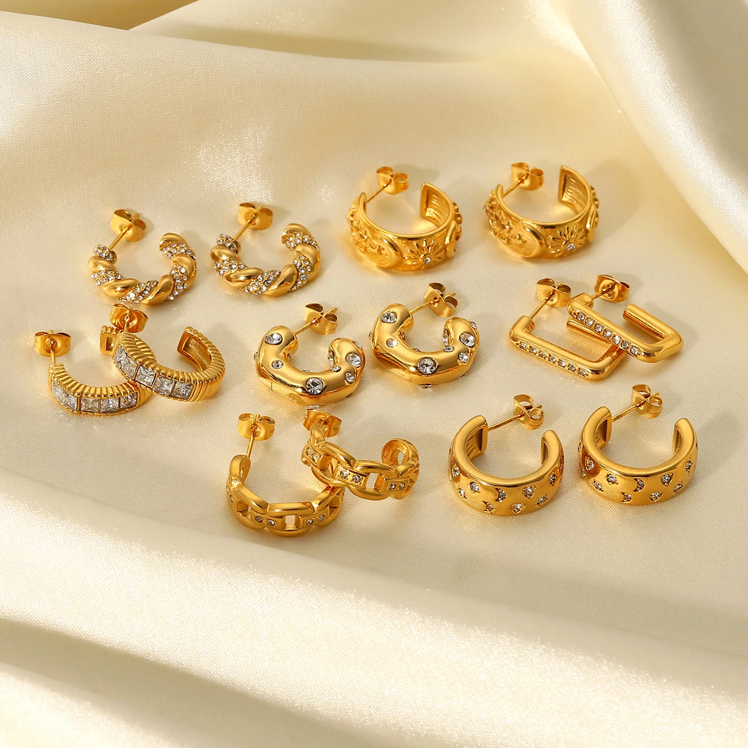 2024 New Stainless Steel Earrings Fashion 18K Gold Diamond C Shape Earrings Women Jewelry
2024 New Stainless Steel Earrings Fashion 18K Gold Diamond C Shape Earrings Women Jewelry