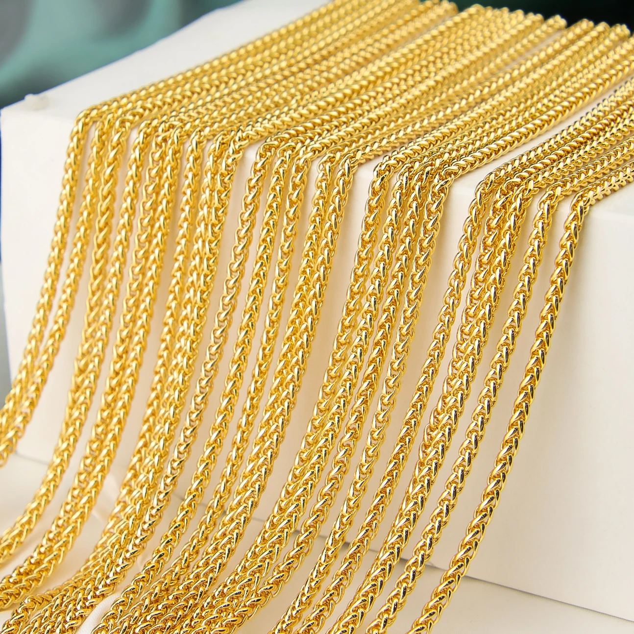 Wholesale Jewelry from Dubai Keel Chain Accessories Gold Plated Women Snake Chain Necklace
Wholesale Jewelry from Dubai Keel Chain Accessories Gold Plated Women Snake Chain Necklace