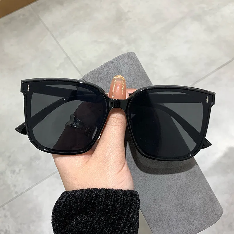 Classic Vintage Square Sunglasses Women Oversized Sunglasses Women Men Retro Black Luxury Sun Glasses Oculos UV400
Classic Vintage Square Sunglasses Women Oversized Sunglasses Women Men Retro Black Luxury Sun Glasses Oculos UV400