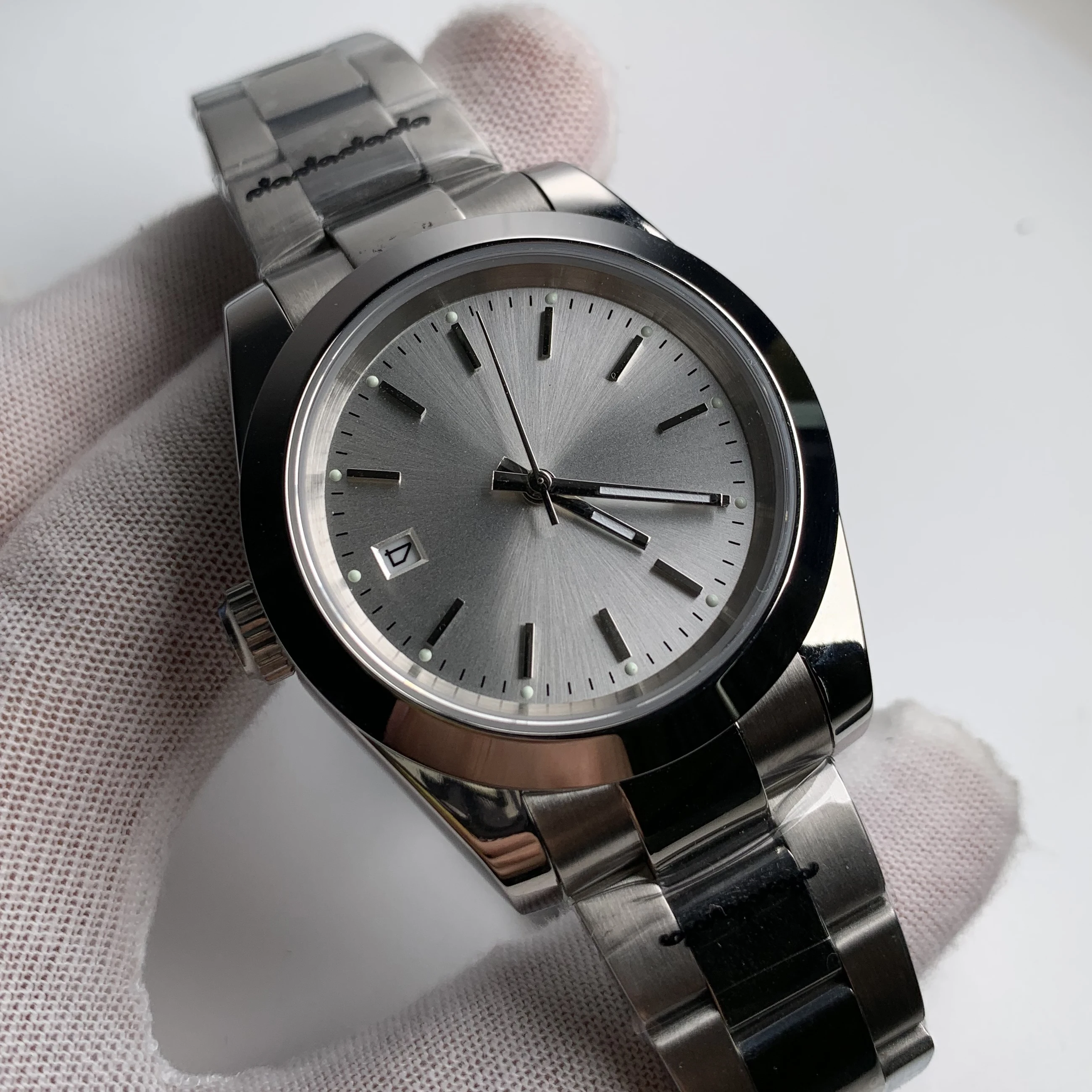 Oyster retro Automatic Watch Luminous Hands 39mm Sapphire Polished Steel Case Blank Dial have Date 2813 automatic movement B861
Oyster retro Automatic Watch Luminous Hands 39mm Sapphire Polished Steel Case Blank Dial have Date 2813 automatic movement B861