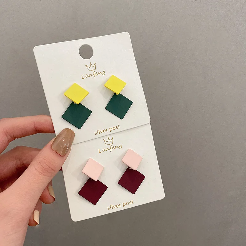 OUYE 2021 New Retro Cold Wind Geometric Diamond Splicing Earrings Female Fashion Temperament Contrast Color Ear Jewelry, Colorful
OUYE 2021 New Retro Cold Wind Geometric Diamond Splicing Earrings Female Fashion Temperament Contrast Color Ear Jewelry, Colorful