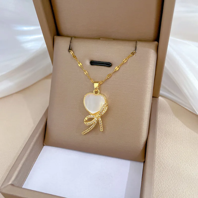 Colar de laco Cute Shiny Diamond Inlay Bow Necklace 18K Gold Plated Stainless Steel Chain Cat Eye Stone Heart Bow Necklace
Colar de laco Cute Shiny Diamond Inlay Bow Necklace 18K Gold Plated Stainless Steel Chain Cat Eye Stone Heart Bow Necklace