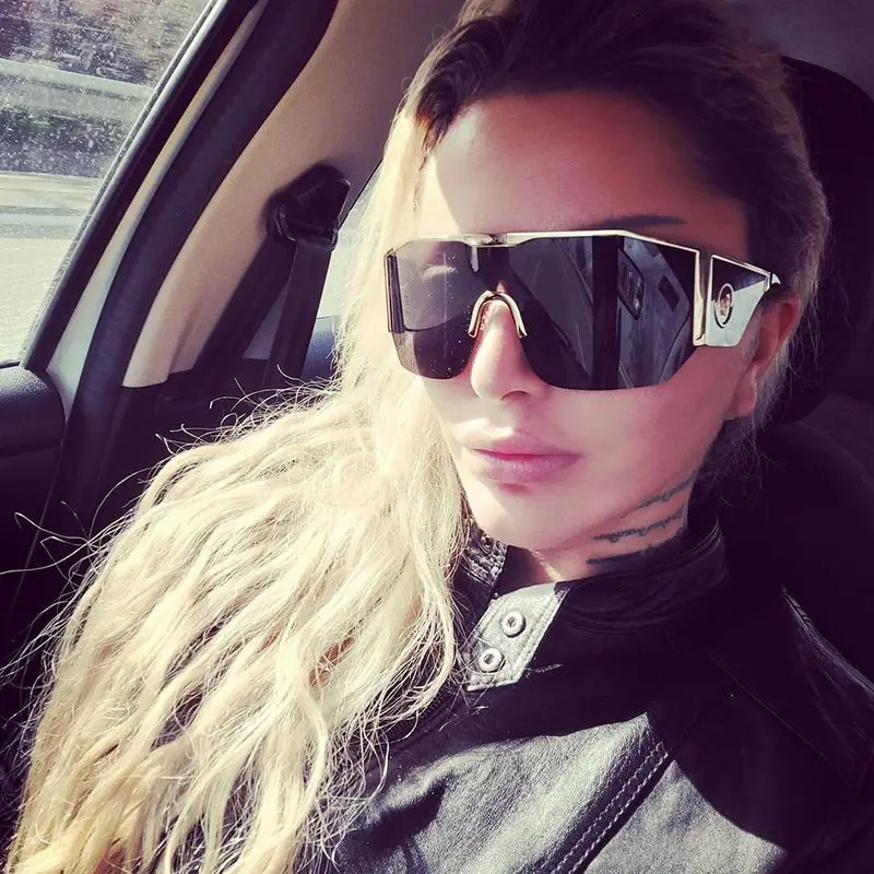 2021 New Arrival Hot Luxury Brand Designer women man metal rimless fashion sunglasses newest 2021Italian oversized sunglasses
2021 New Arrival Hot Luxury Brand Designer women man metal rimless fashion sunglasses newest 2021Italian oversized sunglasses