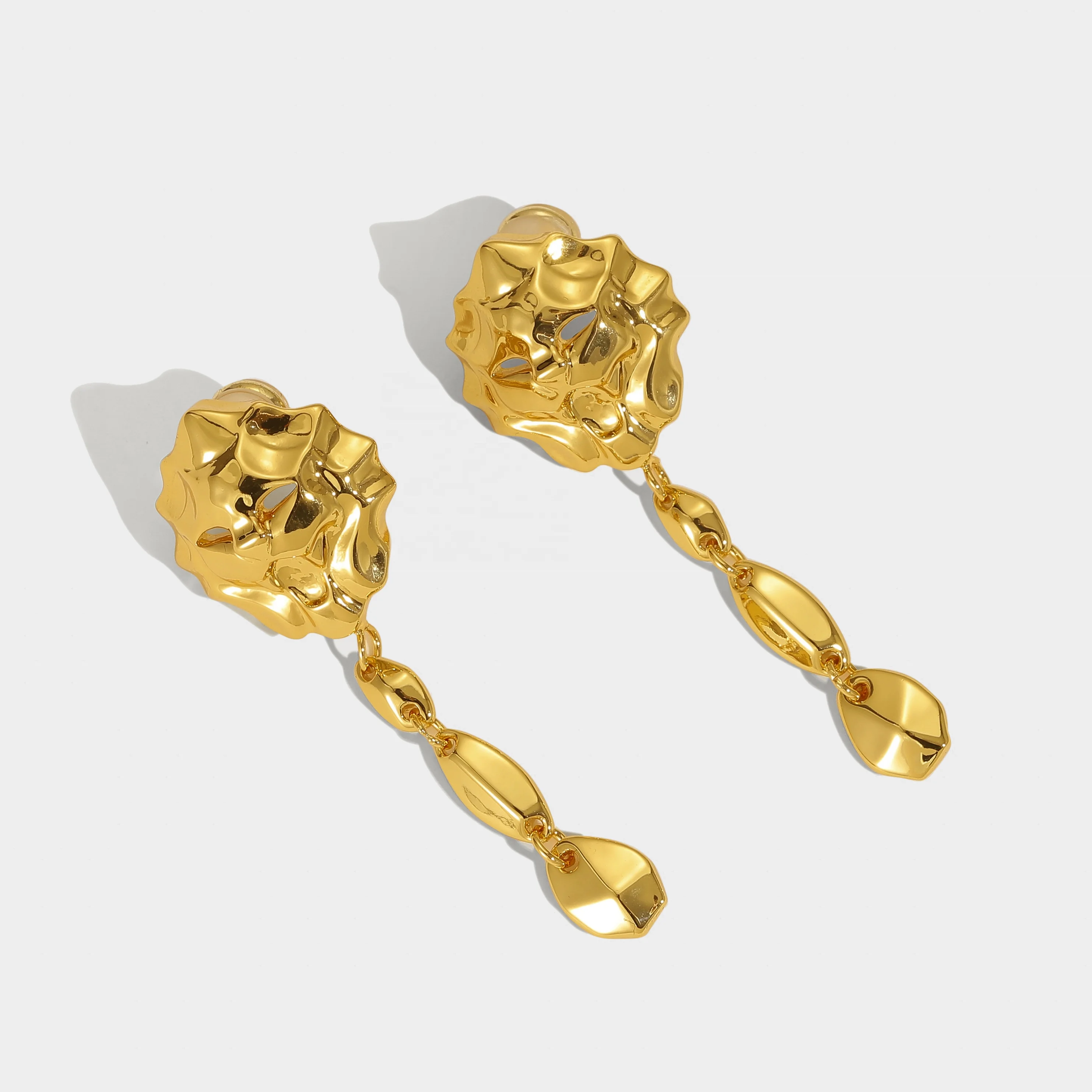 2021 New Fashion High-end Vintage Brass 18k Gold Plated Dominant Metal Lion Earrings, Picture shows
2021 New Fashion High-end Vintage Brass 18k Gold Plated Dominant Metal Lion Earrings, Picture shows