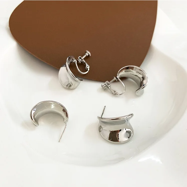 Fashion Korean Geometric Non Piercing Clip On Earrings 925 Silver Post Irregular C Shape Earrings
Fashion Korean Geometric Non Piercing Clip On Earrings 925 Silver Post Irregular C Shape Earrings