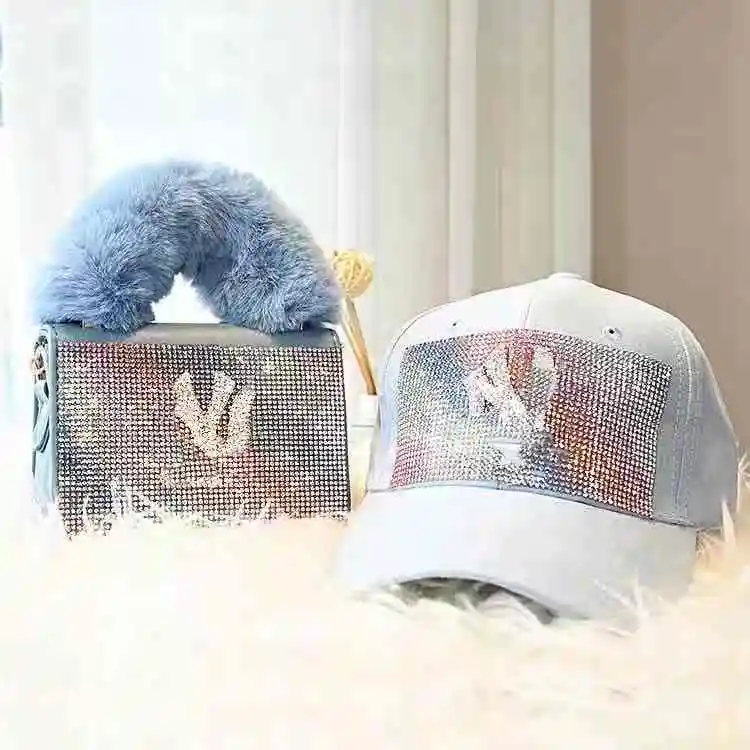 2021 latest design new york rhinestone hat and purse set for women and ladies luxurious fur handle purse with matching hat, 10 color as picture
2021 latest design new york rhinestone hat and purse set for women and ladies luxurious fur handle purse with matching hat, 10 color as picture