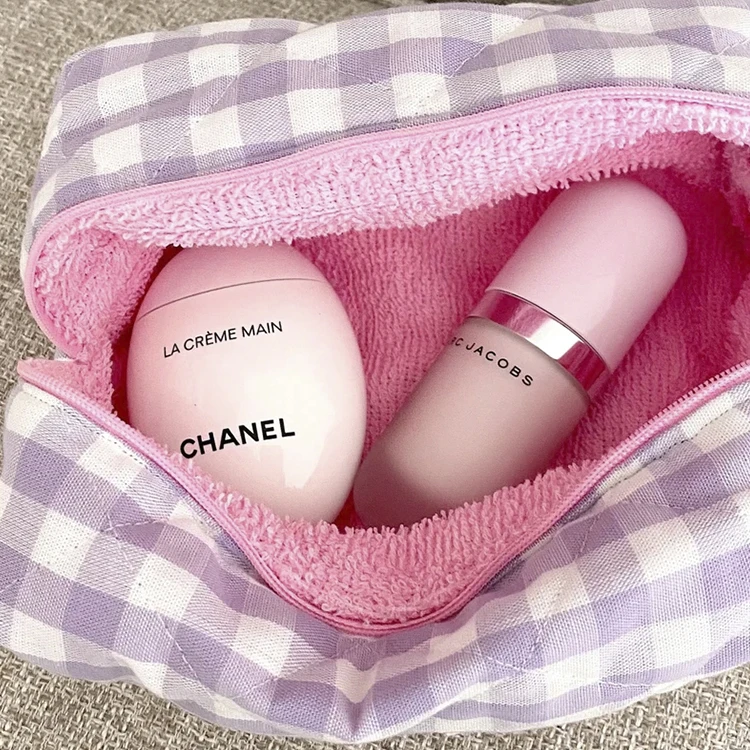 2021 luxury recycled quilted check lattice cosmetic bag with custom logo, Custom color is work
2021 luxury recycled quilted check lattice cosmetic bag with custom logo, Custom color is work