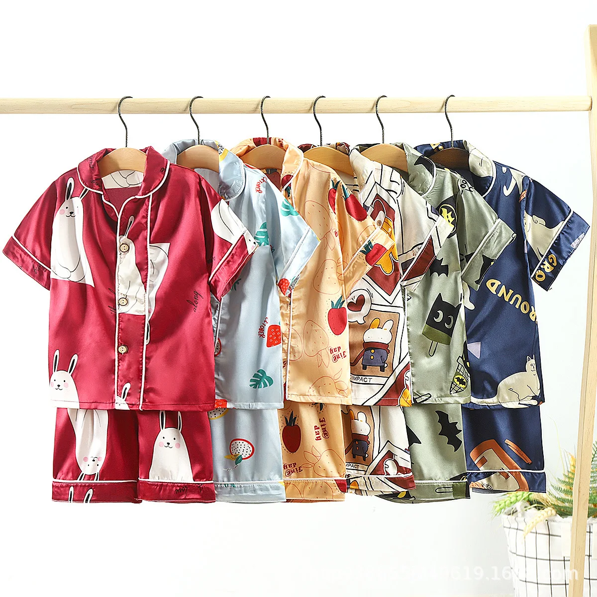 Amazon hot-selling 2021 summer new cartoon pattern kids pajamas set silk material 160cm, Picture shows
Amazon hot-selling 2021 summer new cartoon pattern kids pajamas set silk material 160cm, Picture shows