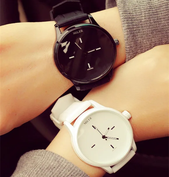 Classic Quartz Watch With Large Dial Fashion Soft Silicone Strap Bracelet Watch For Couples
Classic Quartz Watch With Large Dial Fashion Soft Silicone Strap Bracelet Watch For Couples