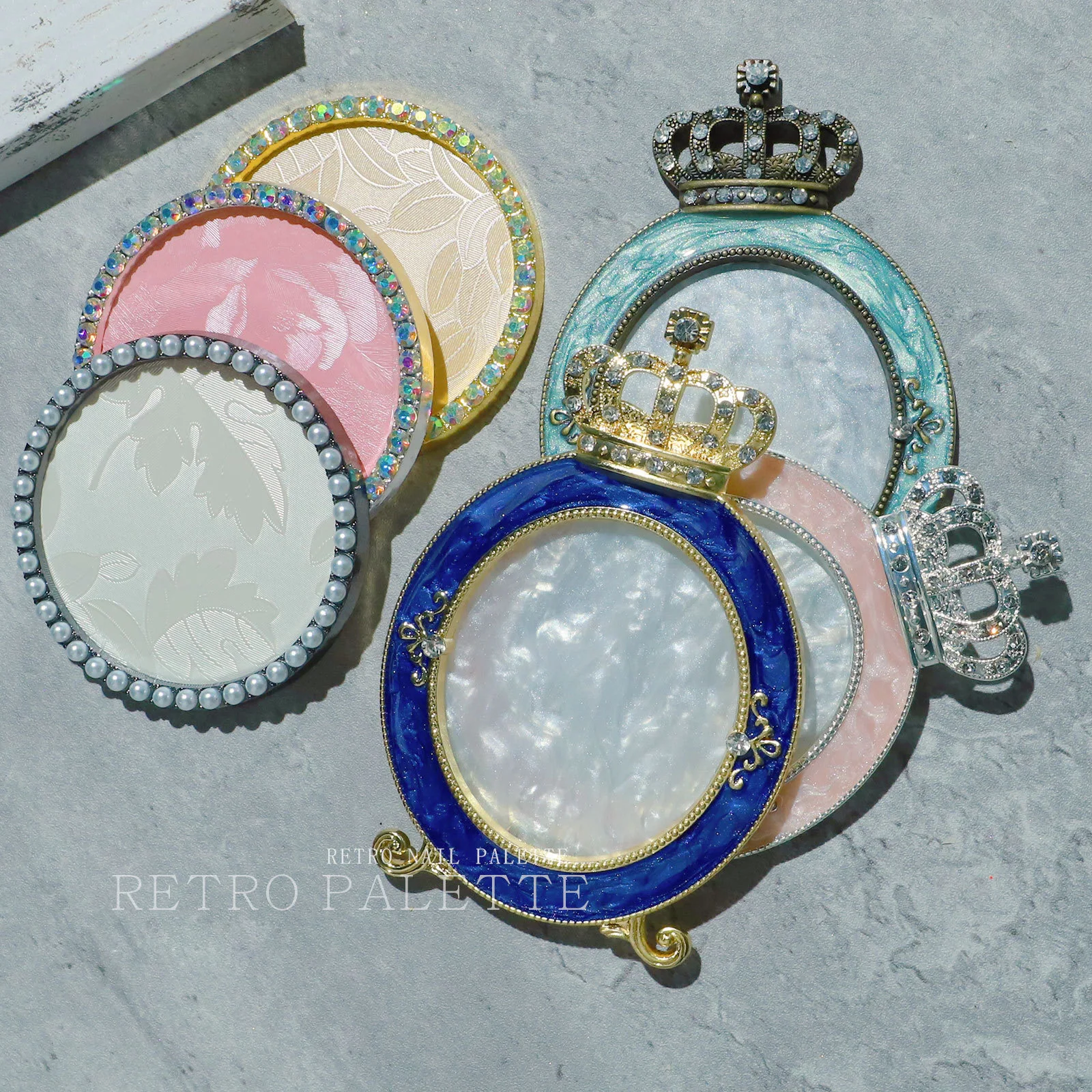 Manicure Vintage Colorful Round Nail Tip Art Display Board Natural Shell Pearl Crown Resin Nail Art Palette
Manicure Vintage Colorful Round Nail Tip Art Display Board Natural Shell Pearl Crown Resin Nail Art Palette