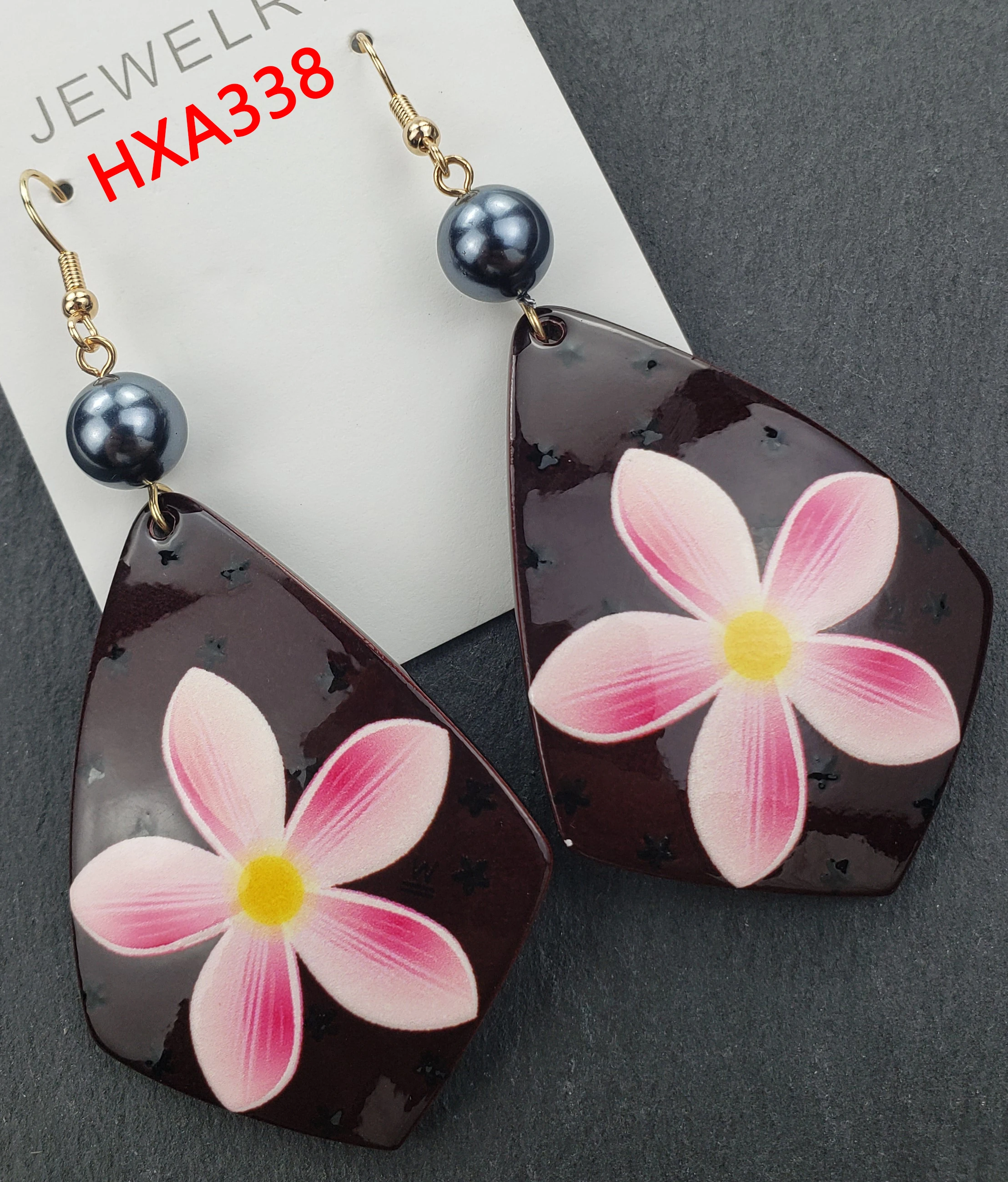 hawaiian jewelry oval gold plated alloy filigree mountain pattern earrings pearl women jewelry2020
hawaiian jewelry oval gold plated alloy filigree mountain pattern earrings pearl women jewelry2020