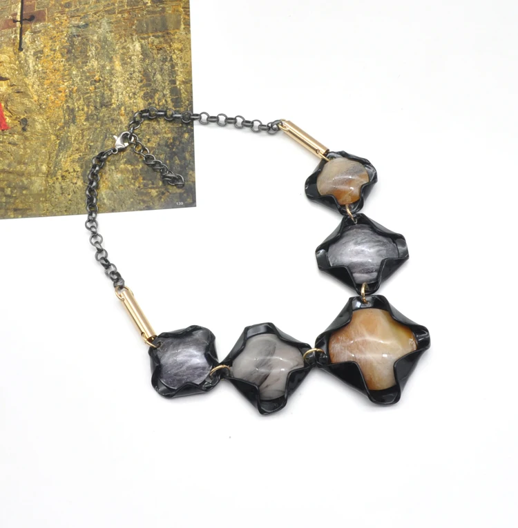2021 hyperbole shape acrylic chain jewelry for women unique black gold statement necklace